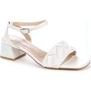 Betsy Sandalen  -