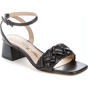 Betsy Sandalen  -