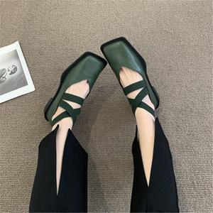 Glide Gear Kleine leren schoenen dames lente 2024 nieuwe all-match mode vierkante kop platte bodem ondiepe mond enkele schoenen luie loafers 35 wit