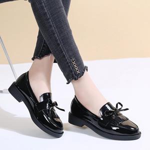 GtimeShoes Rimocy Zwarte Patentleren Dames Loafers Platform Slip-on Schoenen voor Dames Lente Britse Kwastje Casual Flats Schoenen Vrouw 35 rood