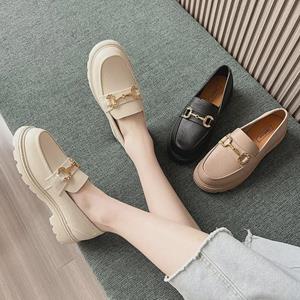 VantaGoods Retro loafers voor dames: Antislip lente-/zomerpantoffels met gouden gesp en gesloten neus, Britse stijl 38