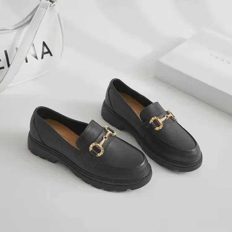VantaGoods Retro loafers voor dames: Antislip lente-/zomerpantoffels met gouden gesp en gesloten neus, Britse stijl 40