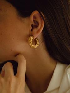 Paola Sighinolfi Gouden oorbellen