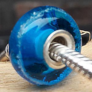 Gedenkartikelen Bedel van massief glas met deeltjes crematie-as: Turquoise