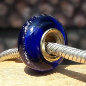 Gedenkartikelen Bedel van massief glas met deeltjes crematie-as: Kobalt