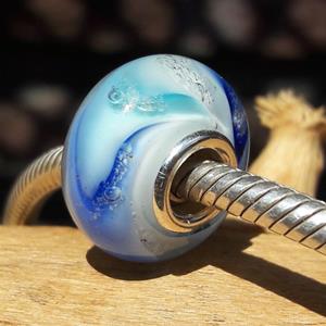 Gedenkartikelen Bedel massief meerkleurig glas + deeltjes crematie-as: Atlantis