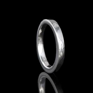 Ring in zilver 3mm breed met gesloten askamer + zirkonia