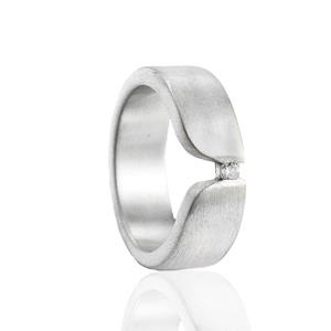 Gedenk Idee Memorialshop Ring in zilver met gesloten askamer + zirkonia