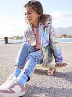 Lichtgewicht jas met iriserend effect voor meisjes regenboog metallic