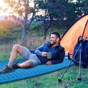 costway 7 cm Dik Opblaasbaar Campingmatras Waterdichte en Lichtgewicht Slaapmat voor Reizen Wandelen 100KG Belasting Blauw