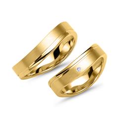 Unique Trouwringen in goud met diamant