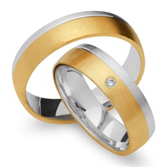 Unique Trouwringen 8 Karaat Geel- Witgoud Met Diamant