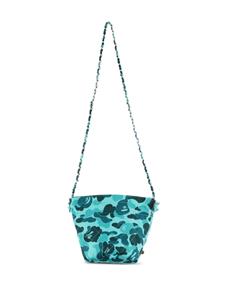 SAINT MXXXXXX x BAPE camouflage-print bucket bag - Blauw