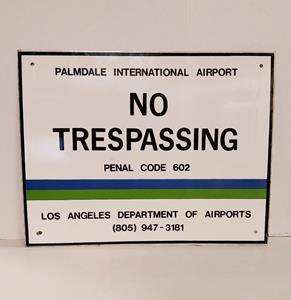 Fiftiesstore No Trespassing Palmdale Airport Metalen Bord - Origineel - 46 x 36cm