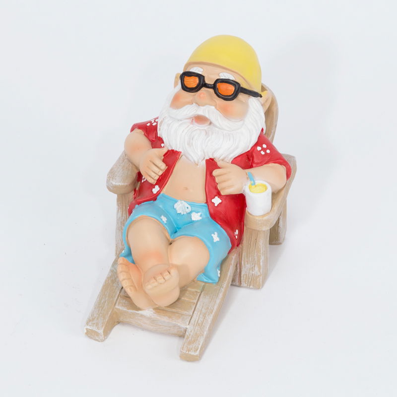 Tuinkabouter op deckchair - 
