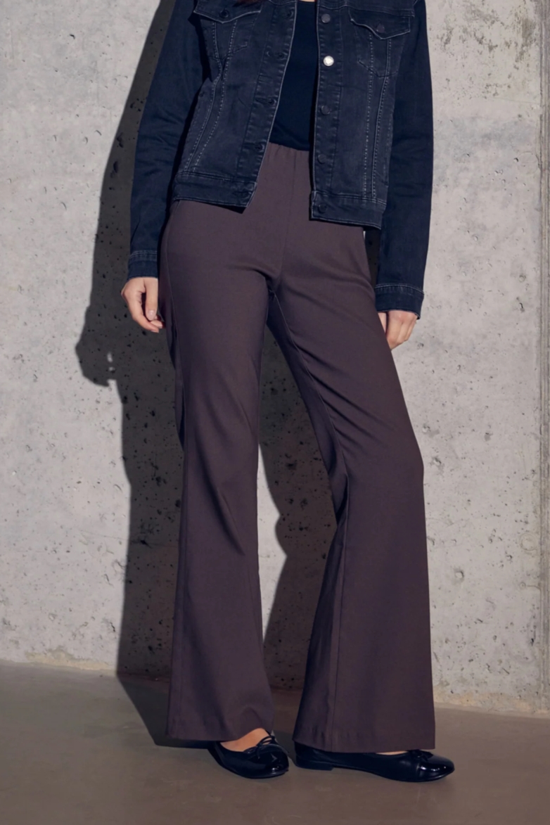 LAURIE Damen vegan Hose Flare Zoya Regular Mittellang Braun