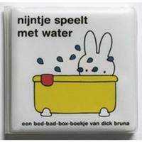 Nijntje speelt met water - Dick Bruna