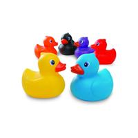 24x stuks rubber badeendjes gekleurd 6 cm -