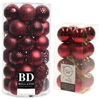 Decoris Kerstversiering kunststof kerstballen donkerrood 4-6 cm pakket van 53x stuks -