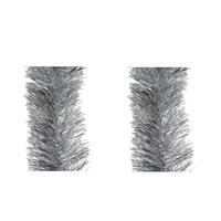 Decoris 2x stuks zilveren kerstslingers 10 cm breed x 270 cm kerstboomversiering -