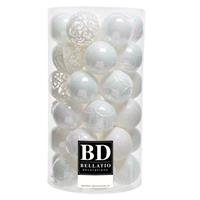 Bellatio 37x stuks kunststof kerstballen parelmoer wit 6 cm inclusief kerstbalhaakjes -