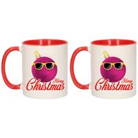 Bellatio Set van 2x stuks merry Christmas kerstcadeau kerstmokken rood kerstbal roze met zonnebril 300 ml -