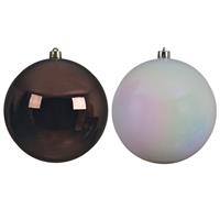 Decoris Kerstversieringen set van 2x grote kunststof kerstballen donkerbruin en parelmoer wit 20 cm glans -