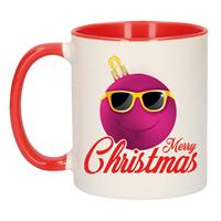 Bellatio Merry Christmas kerstcadeau kerstmok rood kerstbal roze met zonnebril 300 ml -