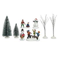 Lumineo 8x stuks kerstdorp accessoires figuurtjes/poppetjes en kerstboompje - Kerstdorp onderdelen kerstversiering