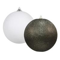 Kerstversieringen set van 2x extra grote kunststof kerstballen zwart en wit 25 cm glitter -