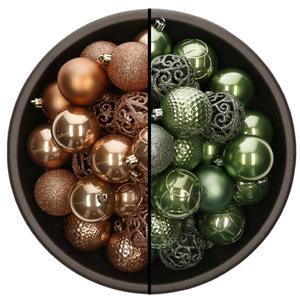 Bellatio 74x stuks kunststof kerstballen mix van camel bruin en salie groen 6 cm -