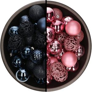 Kunststof kerstballen 74x stuks donkerblauw en roze 6 cm -