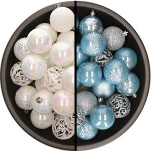 Kunststof kerstballen 74x stuks parelmoer wit en lichtblauw 6 cm -