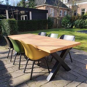 Industrielemeubelshop Douglas tuintafel Felix met stalen X poten