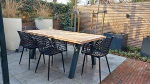 Industrielemeubelshop Douglas tuintafel Lake met schuine stalen poten