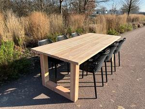 Industrielemeubelshop Douglashouten tafel Fosse met houten U poten