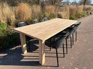 Industrielemeubelshop Tuintafel Laila met rechte poten douglashout