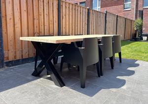 Industrielemeubelshop Steigerhouten tuintafel Jack met stalen X poten