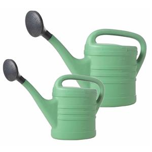 2x stuks kunststof tuin gieters 5 en 10 liter groen -