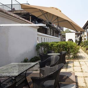 Costway Parasol voor aan de Muur Terrasparaplu met Verstelbare Aluminium Stang Wandgemonteerde Tuinparasol voor Balkon Binnenplaats Beige