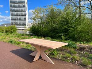 Industrielemeubelshop Douglashouten tuintafel Jullo met houten matrixpoot