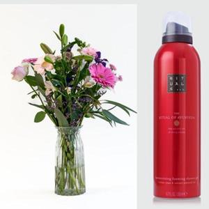 Everspring Bouquet pink cloud | flowers in mixed pink colors | 50cm length bouquet pink cloud x rituals ayurveda foaming showergel