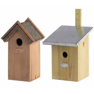 Merkloos Voordeelset van 2x stuks houten vogelhuisjes/nestkastjes eiken en houtkleur -