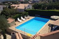 Vakantievilla dichtbij Narbonne-Plage, omheind privézwembad en uitzicht op een meer