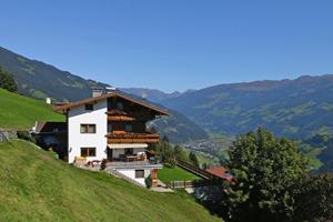 Belvilla Appartement in Hippach im Zillertal met uitzicht