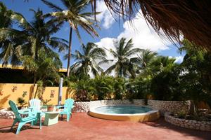 Gezellig appartement met tuin en gedeeld zwembad bij Jan Thiel op Curacao