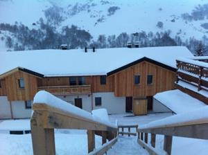 Chalet.nl Chalet-appartement Emma Type 2, met houtkachel - 10 personen - Frankrijk - Les Trois Vallées - Les Menuires