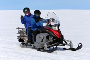 BBI-Travel Glacier Snowmobiling sneeuwscootertocht