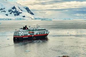 BBI-Travel 2025 23-Daagse Hurtigruten expeditie; Ontdek Antarctica en Patagonië
