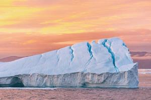 2024 20-Daagse Hurtigruten Groenland expeditie - Cruisen onder de middernachtzon